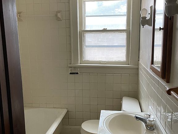 2nd image of 2017 Grant Ave APT 1