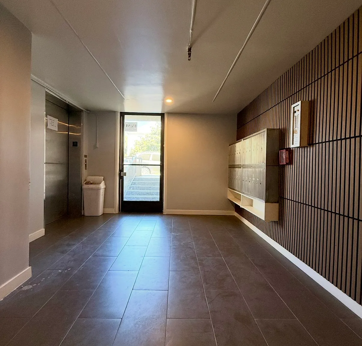 New Hampshire Apartments — Photo 3