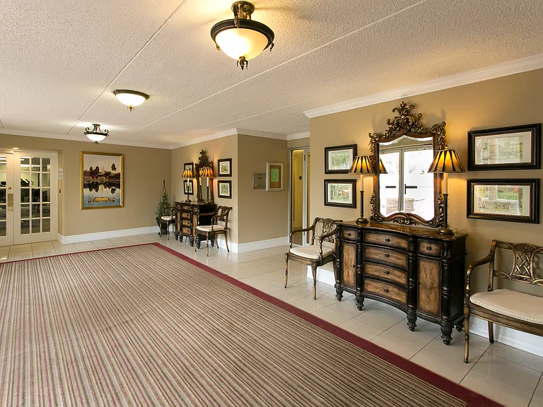 Stratford Apartments — Photo 31