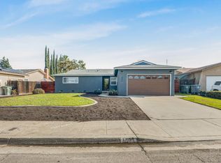1521 Stanford Ave, Clovis, CA 93611