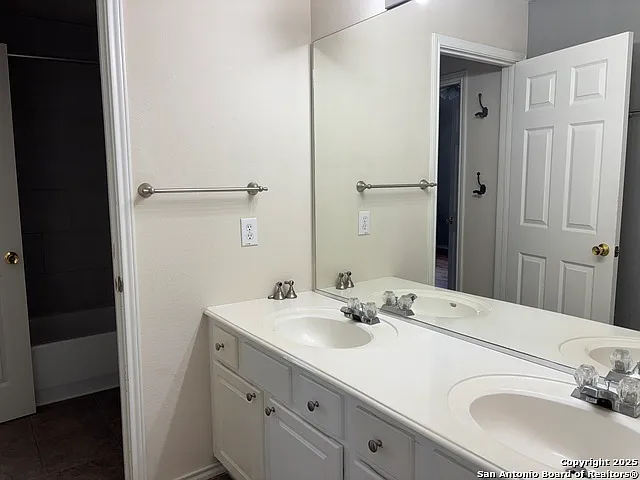 21511 Rio Comal — Photo 43