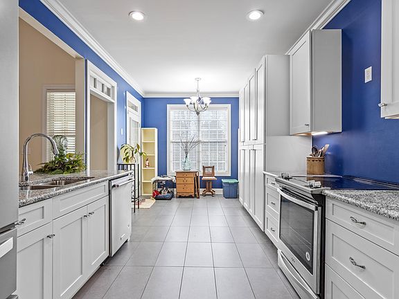 4th image of 59 Honeysuckle Dr