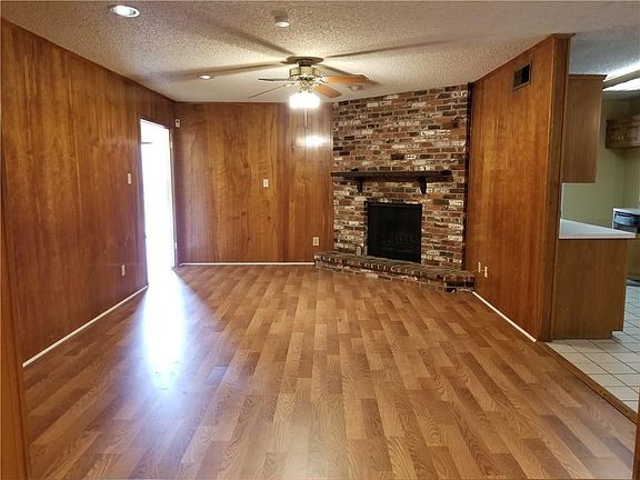 5th image of 3002 Medina Dr