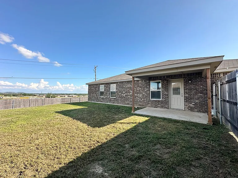 1825 Clovis Dr — Photo 24