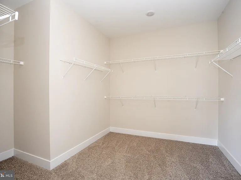 112 Village Dr — Photo 16