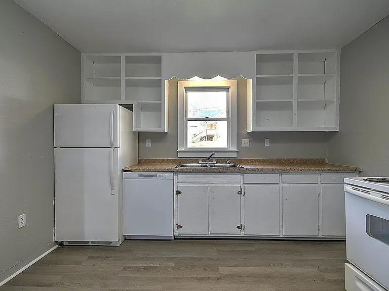 304 N Hardin St — Photo 7