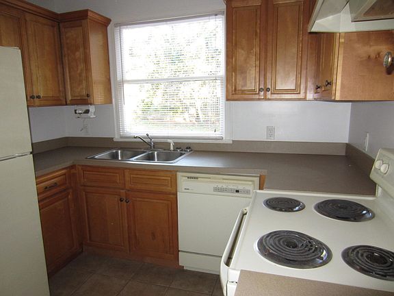 3rd image of 810 Cherokee Ave
