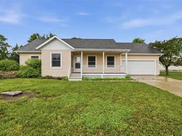 349 Aaron Ct SW, Swisher, IA 52338