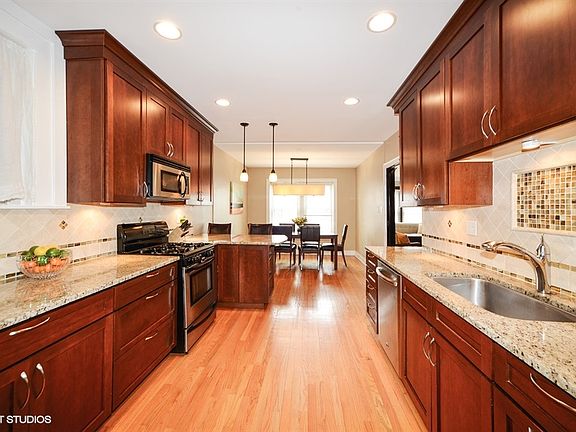 5th image of 4850 N Oakley Ave APT 1F