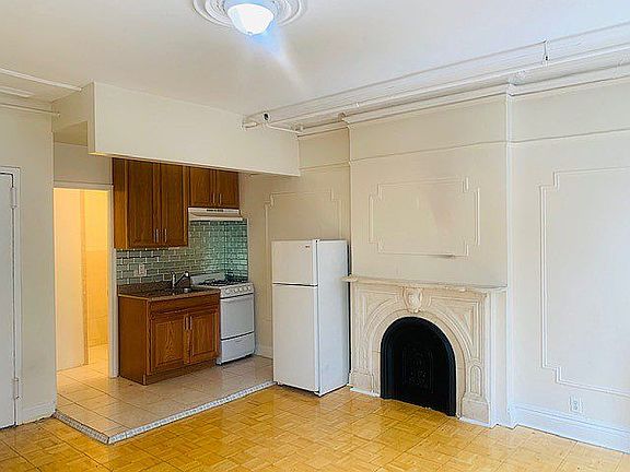 4th image of 558 Washington Ave APT 4