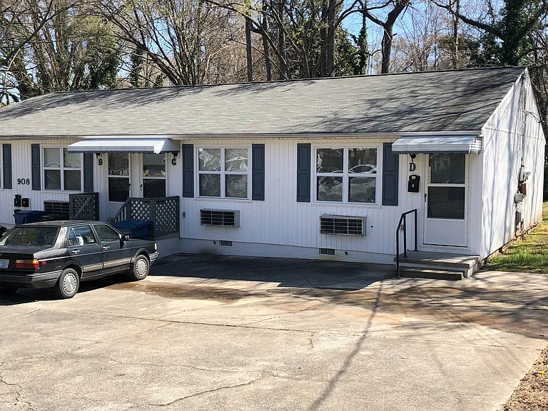 908 Berkeley St — Photo 1