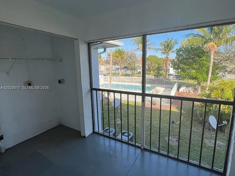 617 Ixoria Ave #18 — Photo 15