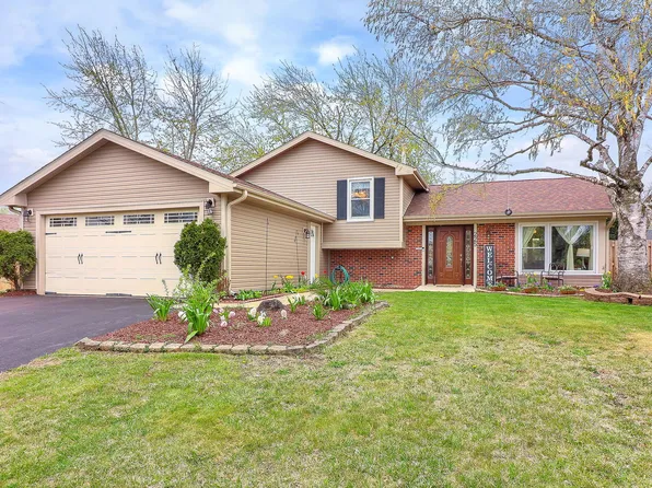 225 Lincolnshire Ct, Bolingbrook, IL 60440