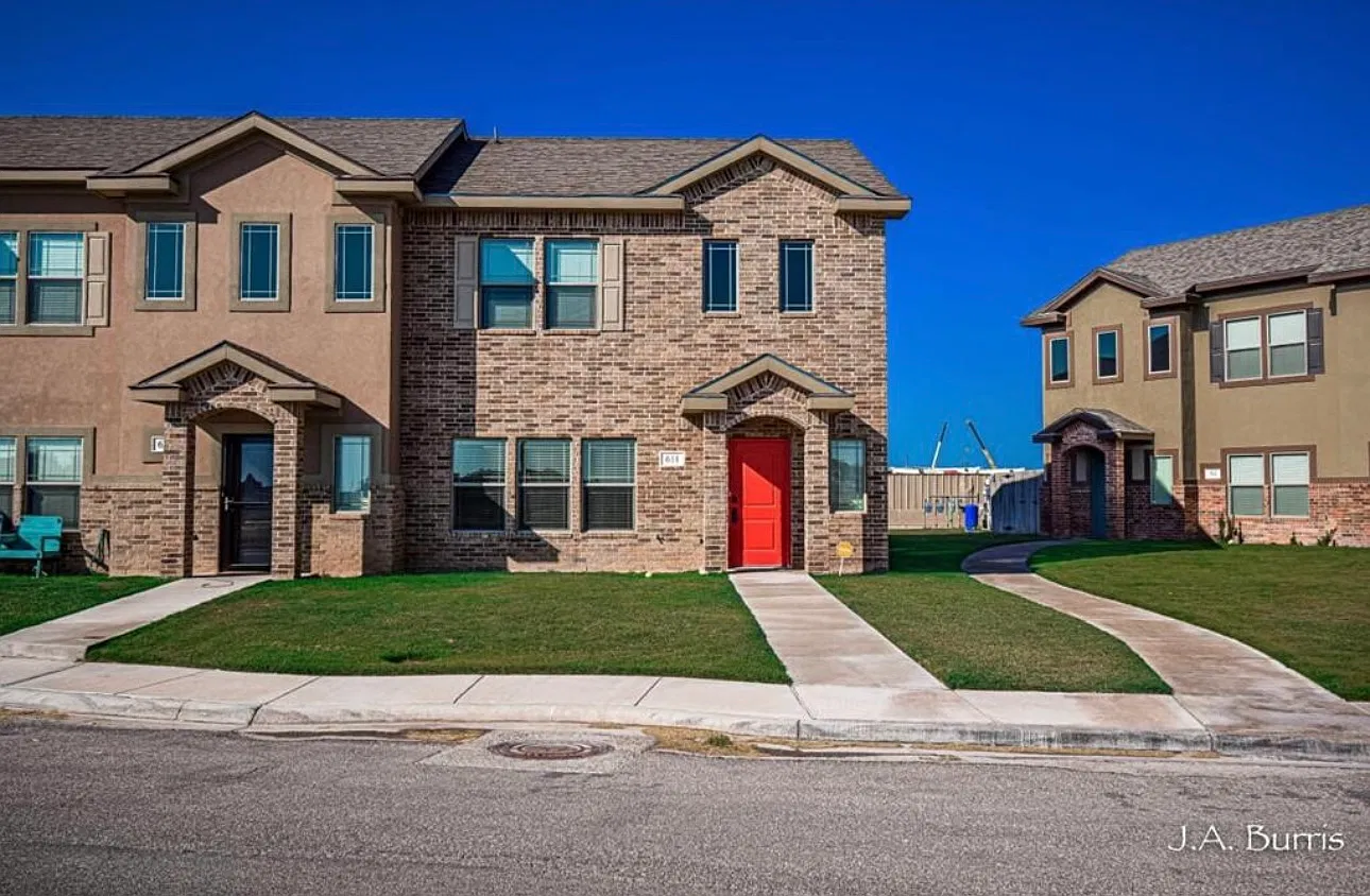 3 bed, 2.5 bath, 1731 sqft, $2,475 — Photo 1