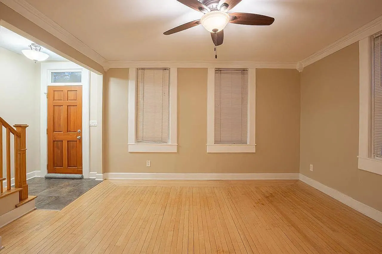 3 bed, 1.5 bath, 1978 sqft, $2,495 — Photo 4