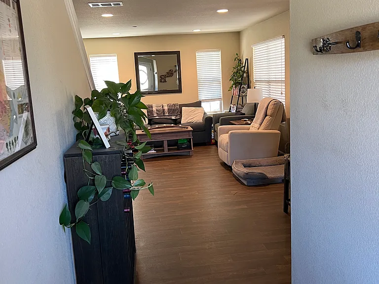 576 River Oaks Dr — Photo 1