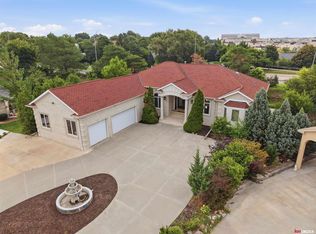 2555 Southview Cir, Lincoln, NE 68512