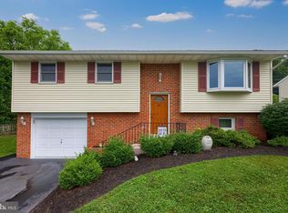 3140 Greenridge Dr, Lancaster, PA 17601