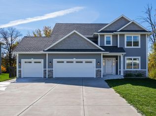 3961 E Oakwood Rd, Oak Creek, WI 53154