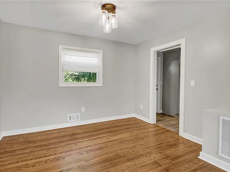 2692 Rockcliff Rd SE — Photo 6