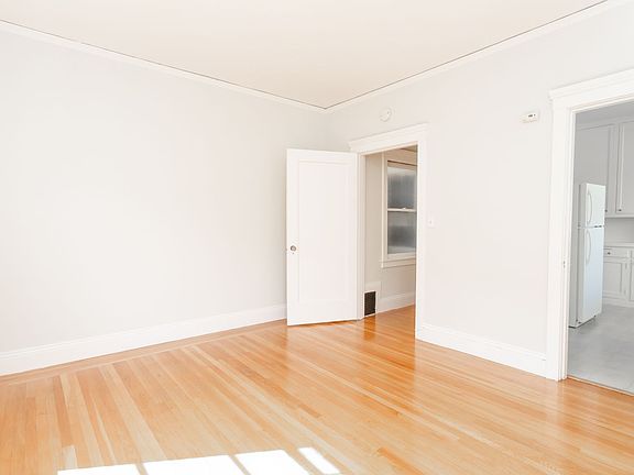 4th image of 14-18 Montell St #4