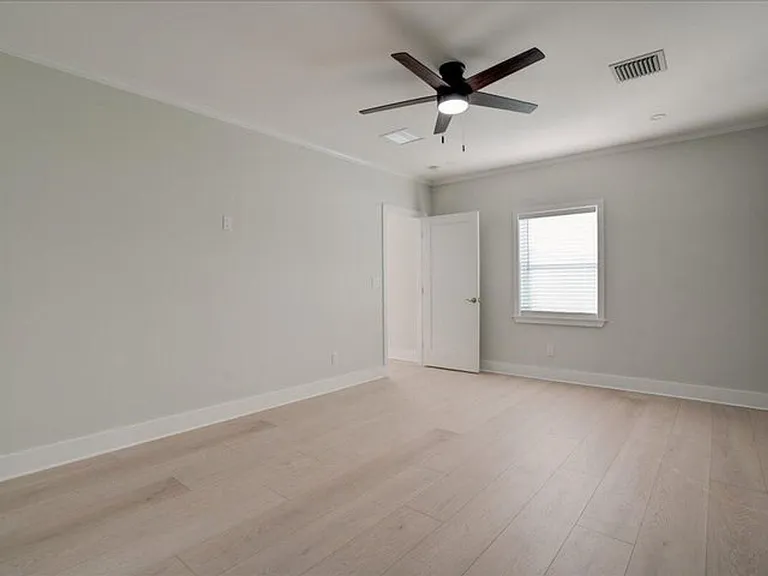 320 NW 6th Ave — Photo 16
