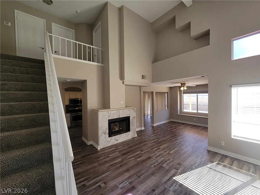 3 bed, 2.5 bath, 1522 sqft, $2,095 — Photo 2