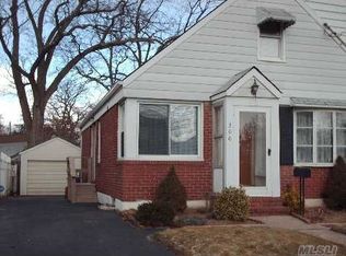 306 Lyon St, Valley Stream, NY 11580