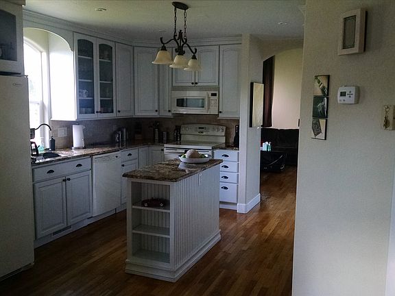 granite, modern appliances