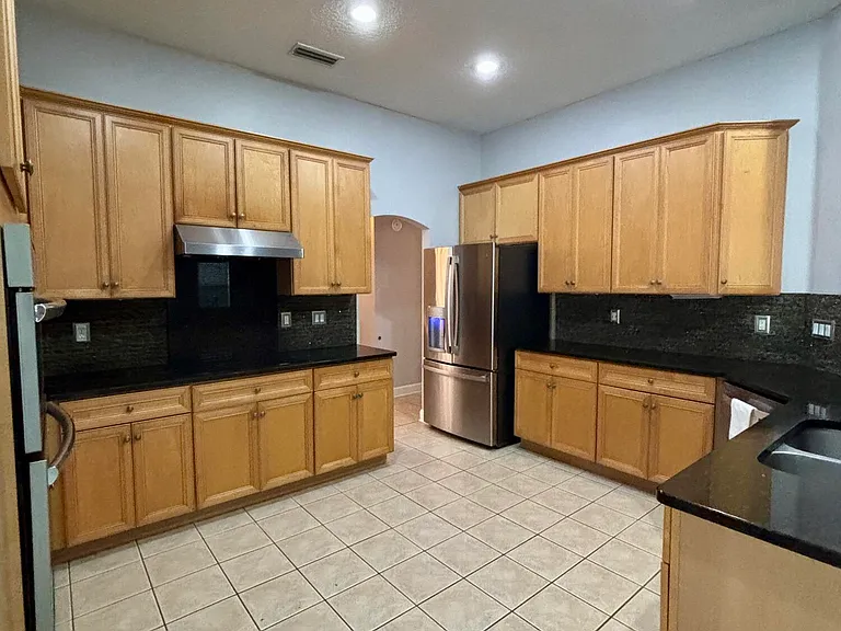 11827 Crusselle Dr — Photo 9