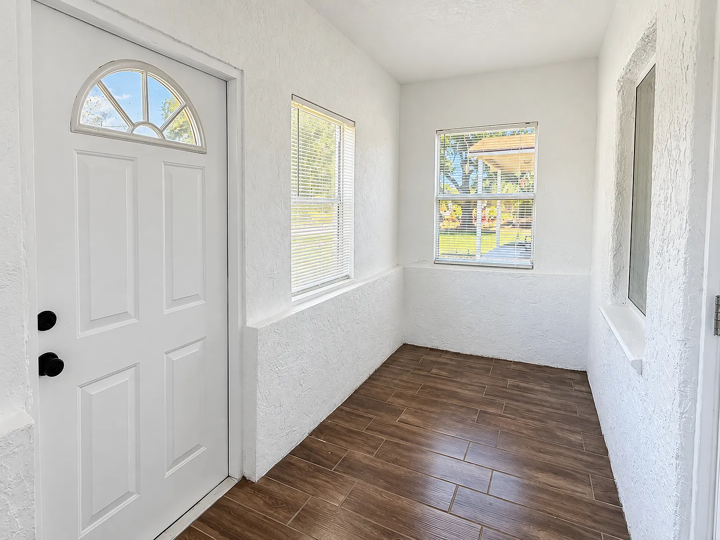 2 bed, 1000 sqft, $2,295 — Photo 3