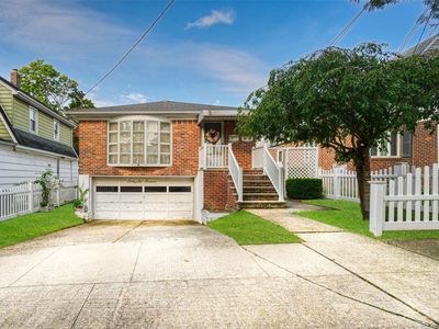 86-16 262nd Street, Floral Park, NY, 11001