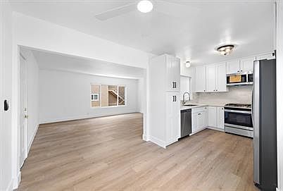 2nd image of 402 Corto Ln #4