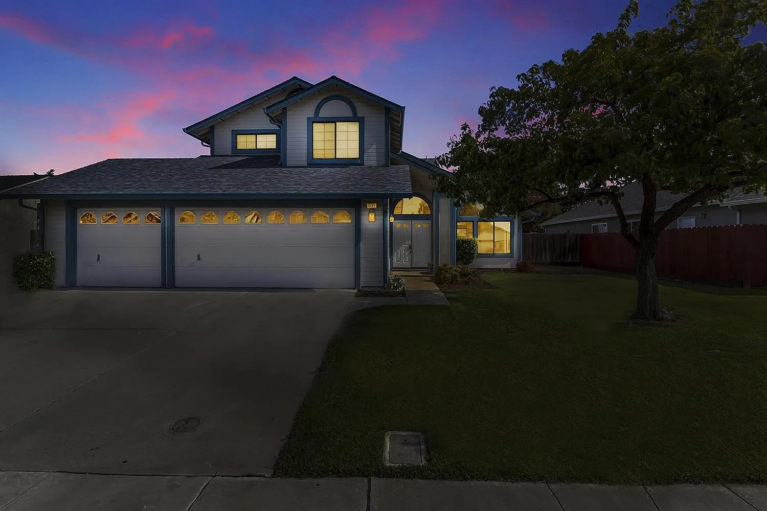 1537 Parkview St photo 1