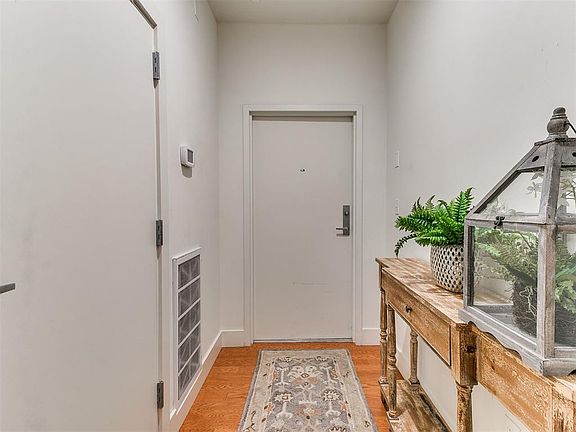 4th image of 241 NE 4th St APT 3