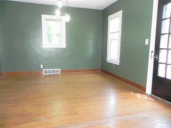 5th image of 837 Irvin Ave