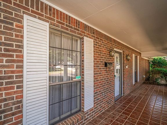 4th image of 3002 Crossroads Dr