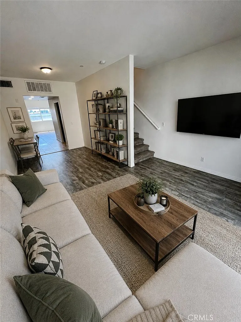 2 bed, 1185 sqft, $3,150 — Photo 2