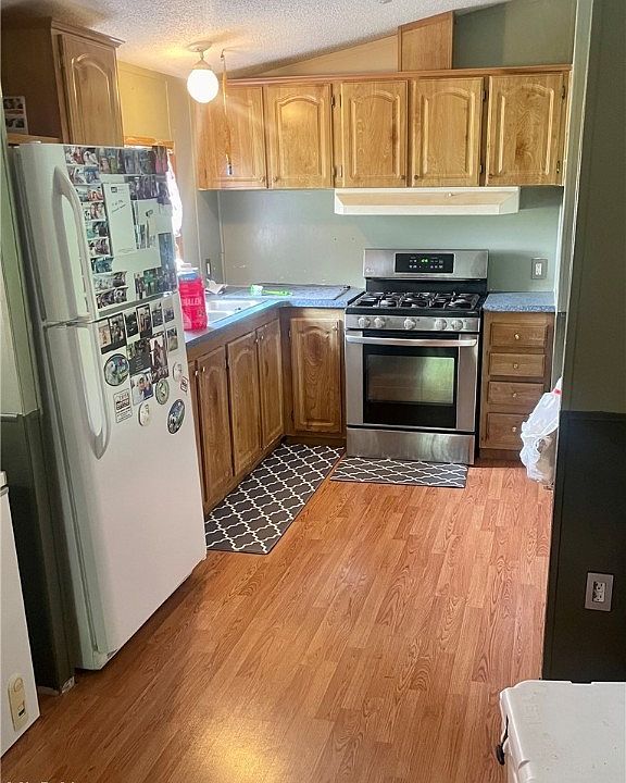 2nd image of 1185 Sandy Ln