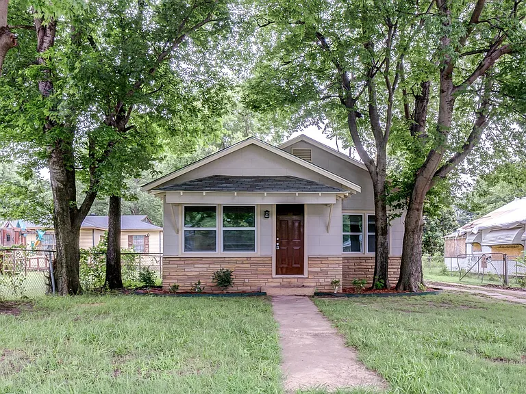 1733 E Marshall St — Photo 9