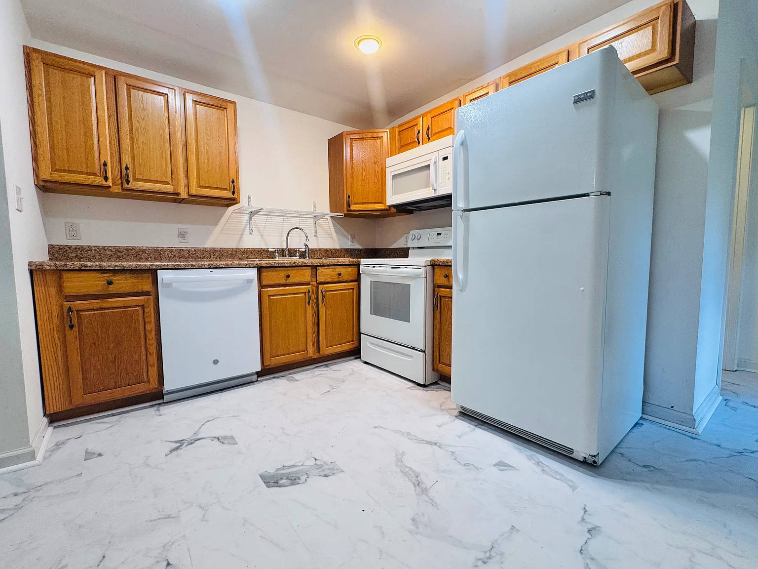 2 bed, 800 sqft, $1,600 — Photo 2