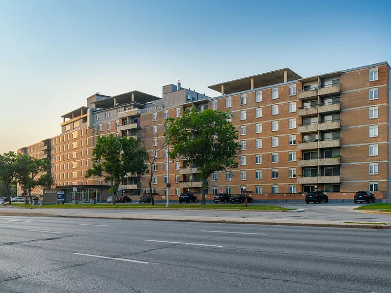 2510 Portage Ave — Photo 4