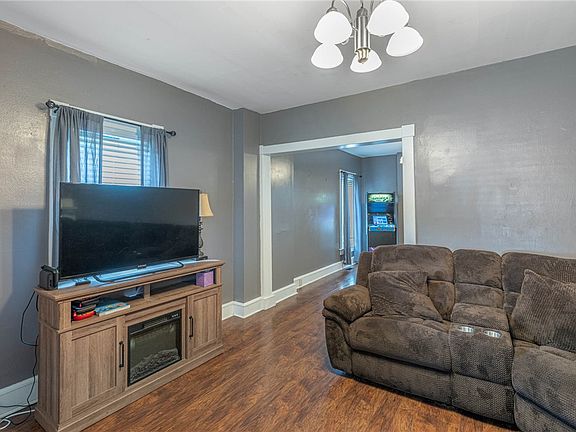4th image of 34 Cottage Ave
