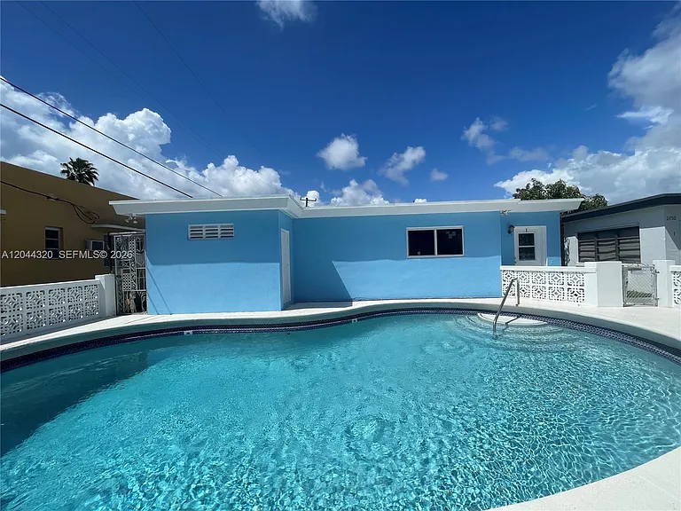2120 Biarritz Dr #1 — Photo 17