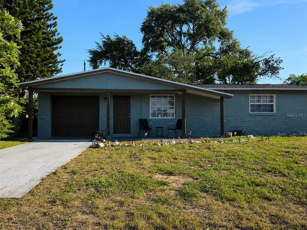 3 bed, 1.0 bath, 1122 sqft, $1,800 — Photo 2
