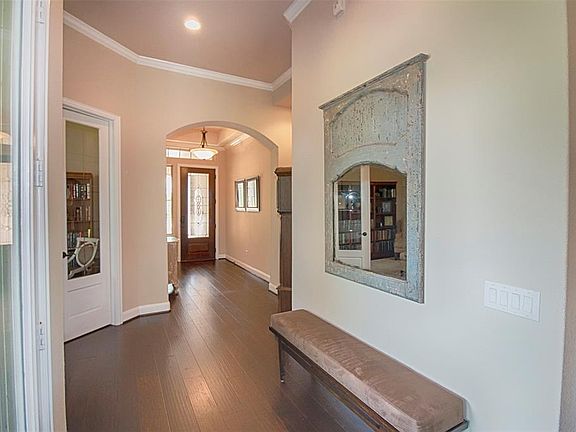 4th image of 704 Victory Terrace Ln