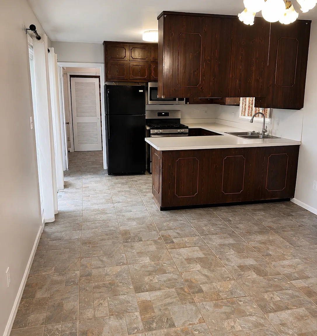 3 bed, 1400 sqft, $1,600 — Photo 4
