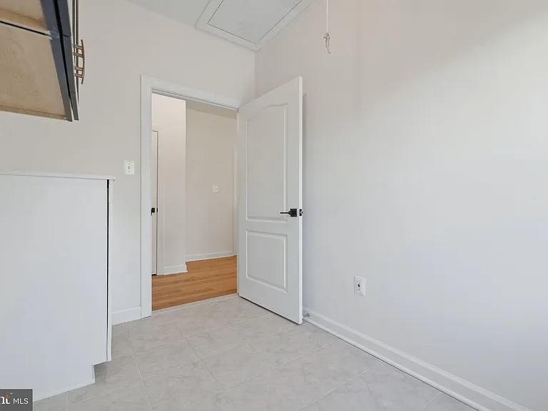 301 Kingdom Dr — Photo 61