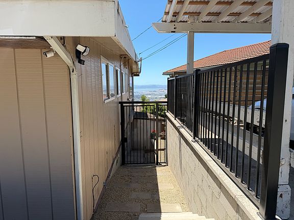 2nd image of 1417 Arlington Blvd #Adu
