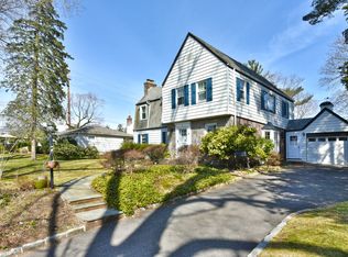 3 Knollwood Rd, Roslyn, NY 11576